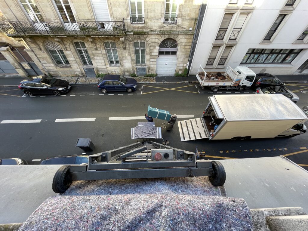 monte-meuble pour canapé